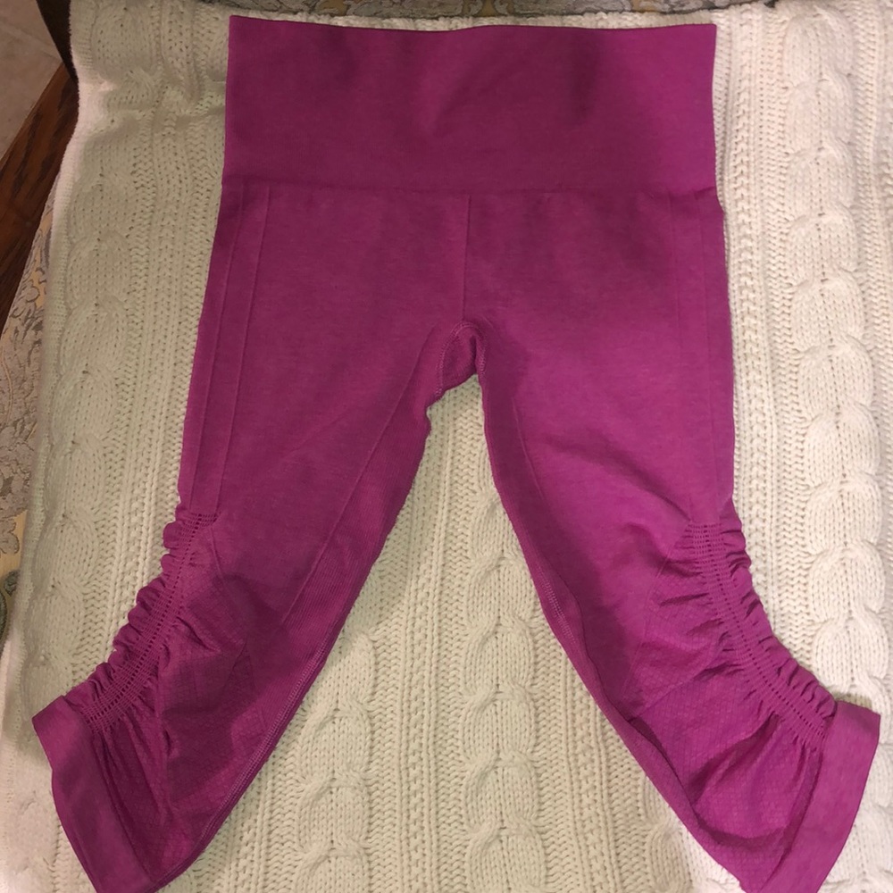 Like new! Lululemon crops!